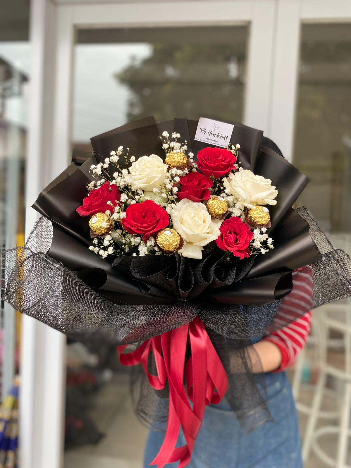 Glammy Fresh Flowers with Ferrero